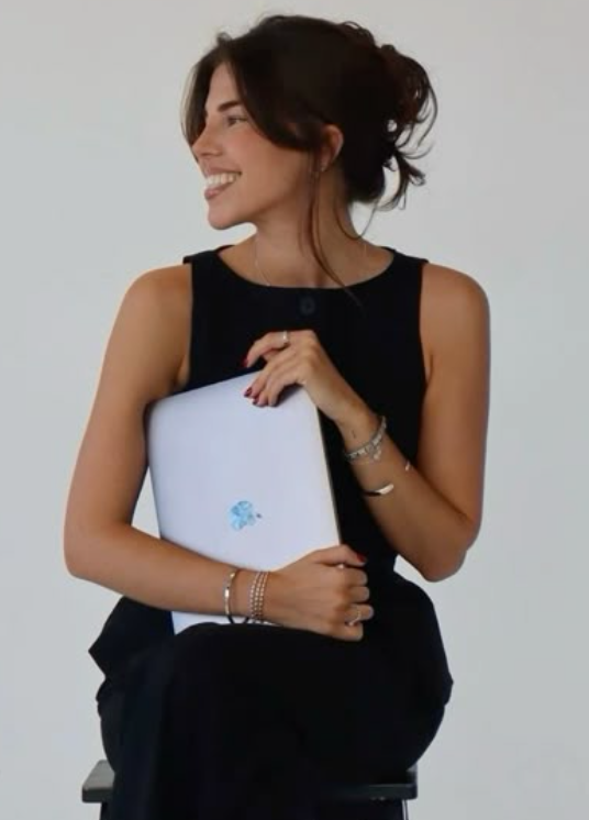Helena, CEO. es el corazón creativo de la agencia.